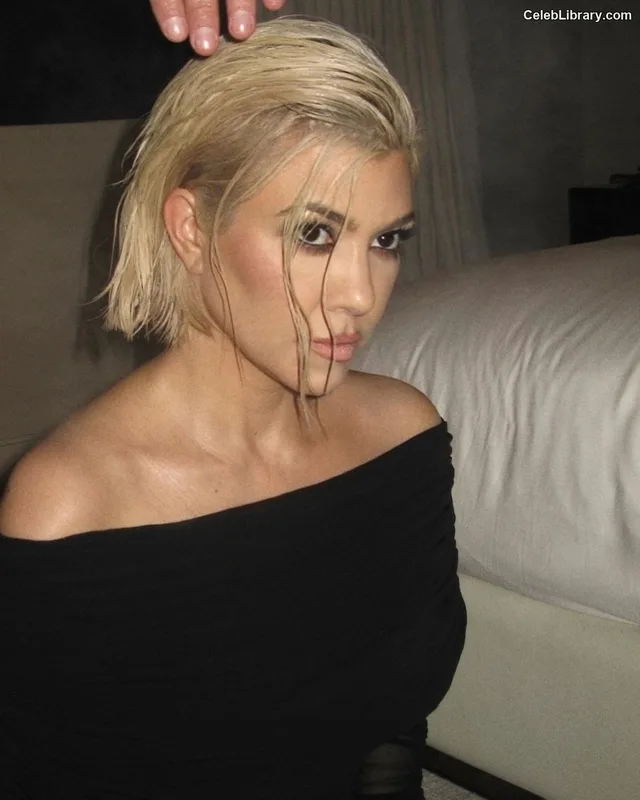 Kourtney Kardashian photo 13 of 603