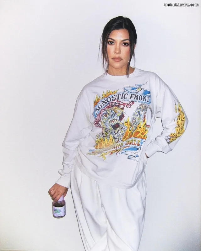 Kourtney Kardashian photo 8 of 603
