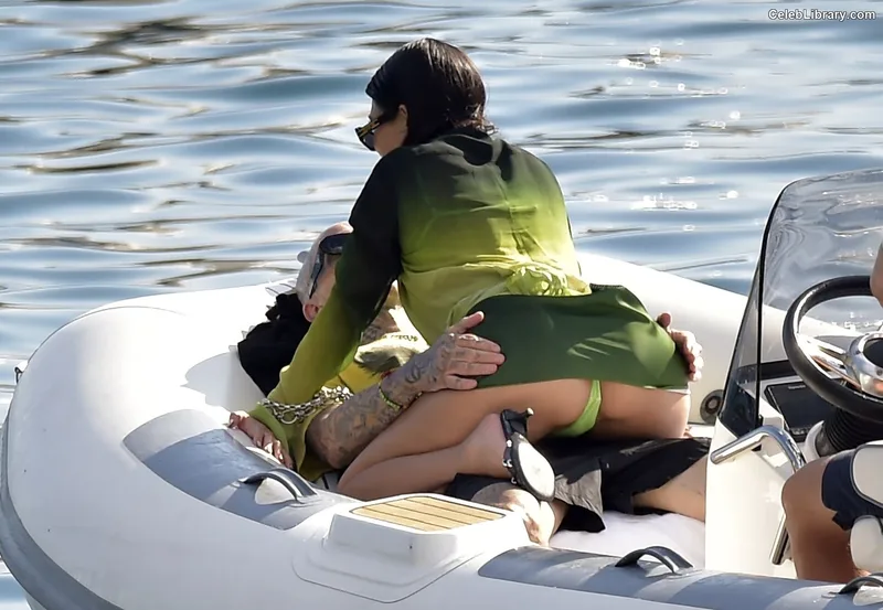 Kourtney Kardashian photo 22 of 603