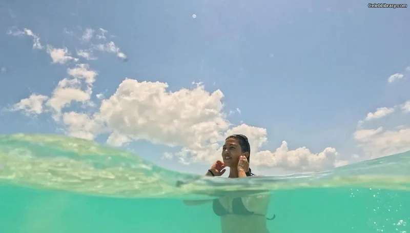 Kourtney Kardashian photo 5 of 603