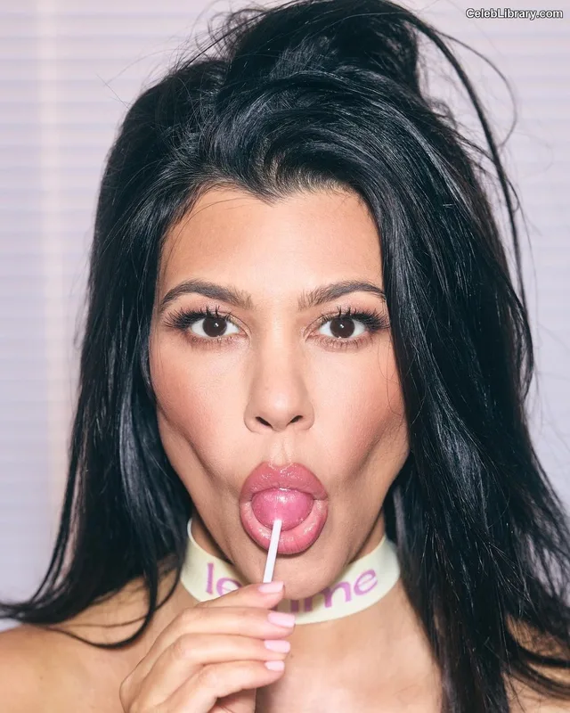 Kourtney Kardashian photo 11 of 603
