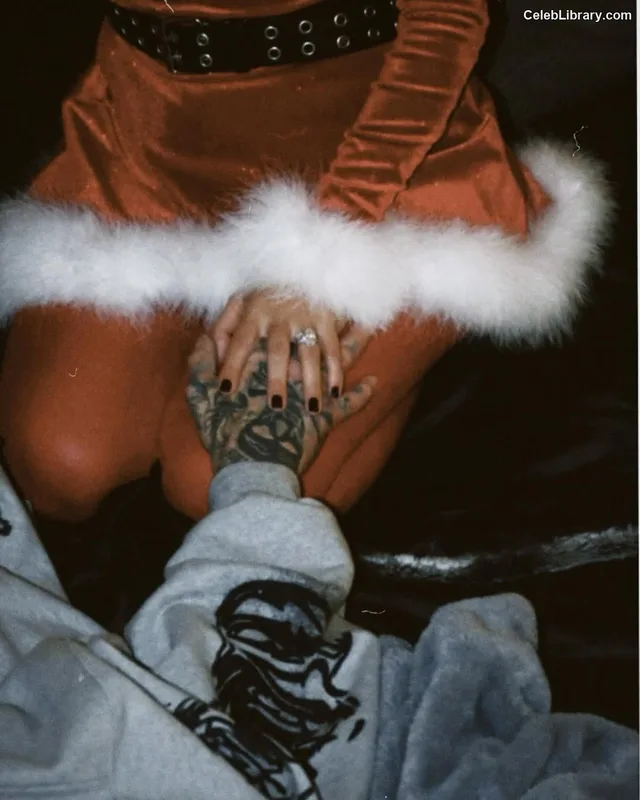Kourtney Kardashian photo 14 of 603