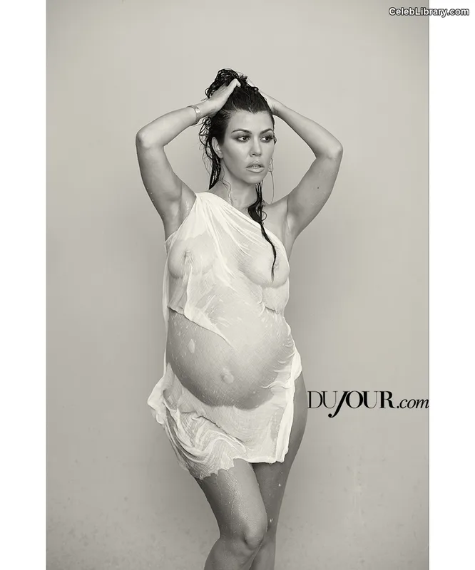 Kourtney Kardashian photo 20 of 603