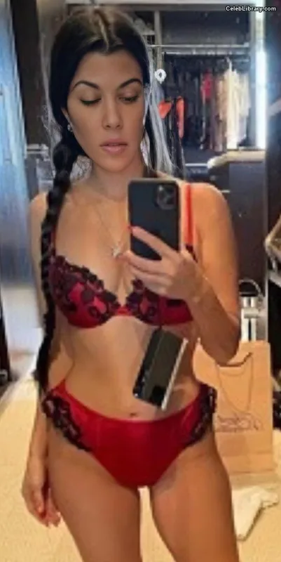 Kourtney Kardashian photo 24 of 603