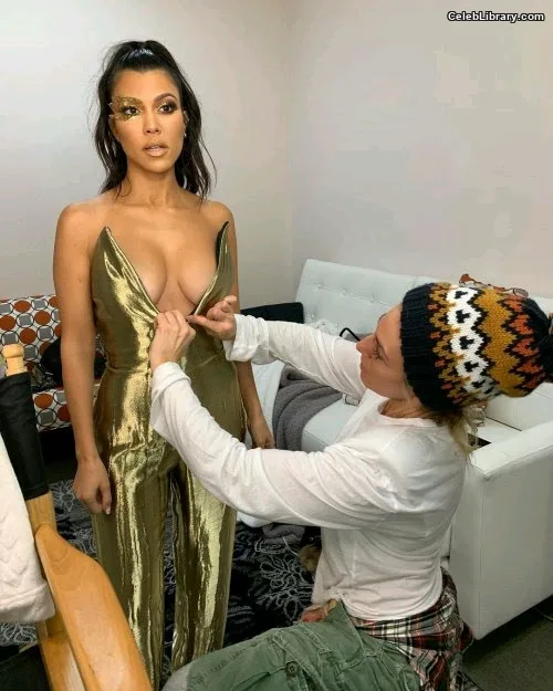 Kourtney Kardashian photo 11 of 603