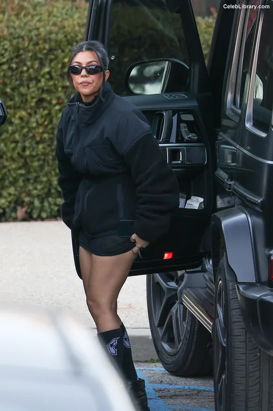 Kourtney Kardashian photo 12 of 603