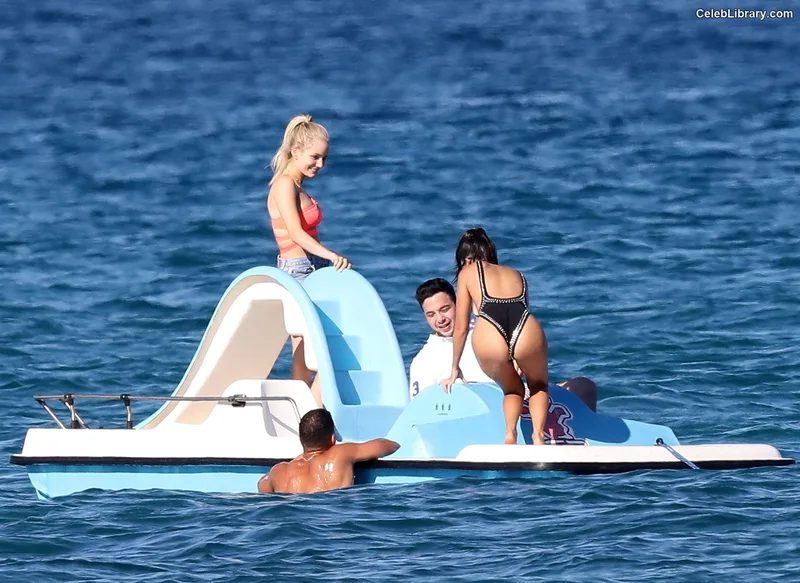 Kourtney Kardashian photo 24 of 603