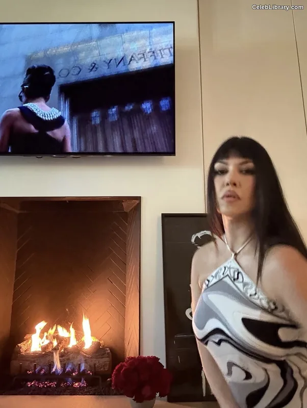 Kourtney Kardashian photo 17 of 603