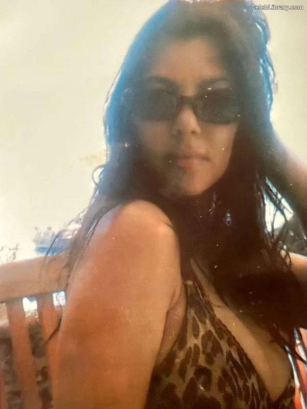 Kourtney Kardashian photo 23 of 603