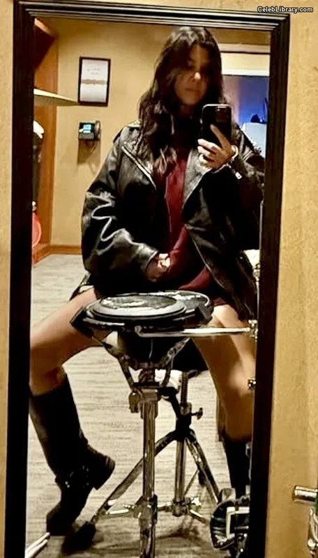 Kourtney Kardashian photo 24 of 603