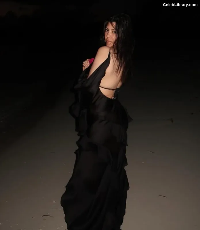 Kourtney Kardashian photo 1 of 603