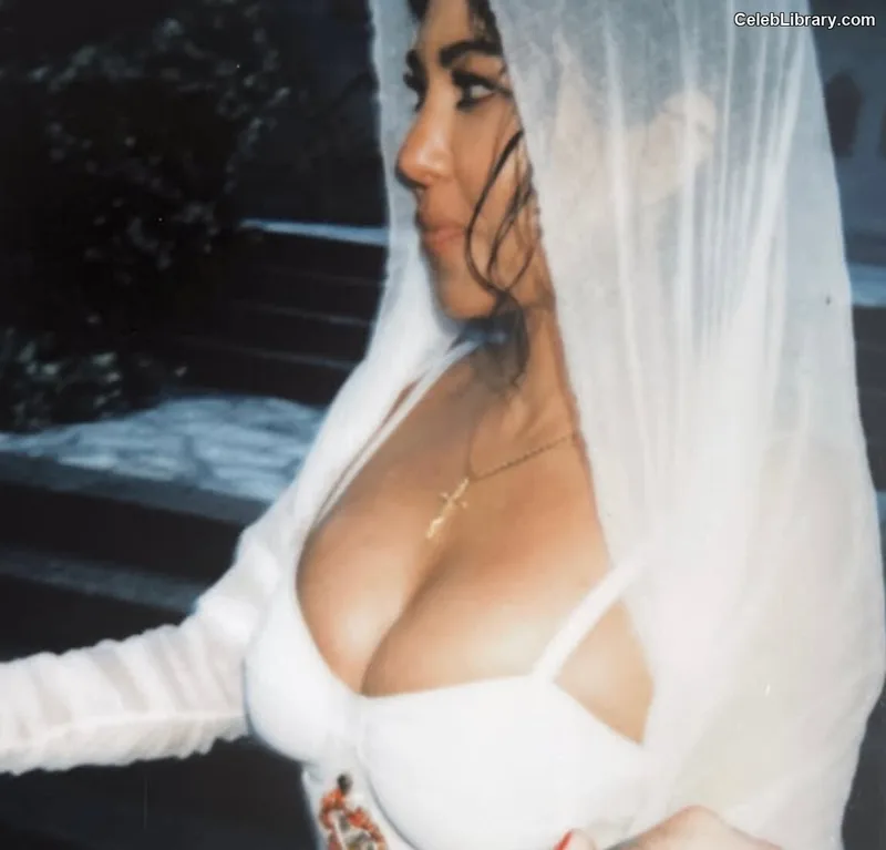 Kourtney Kardashian photo 9 of 603
