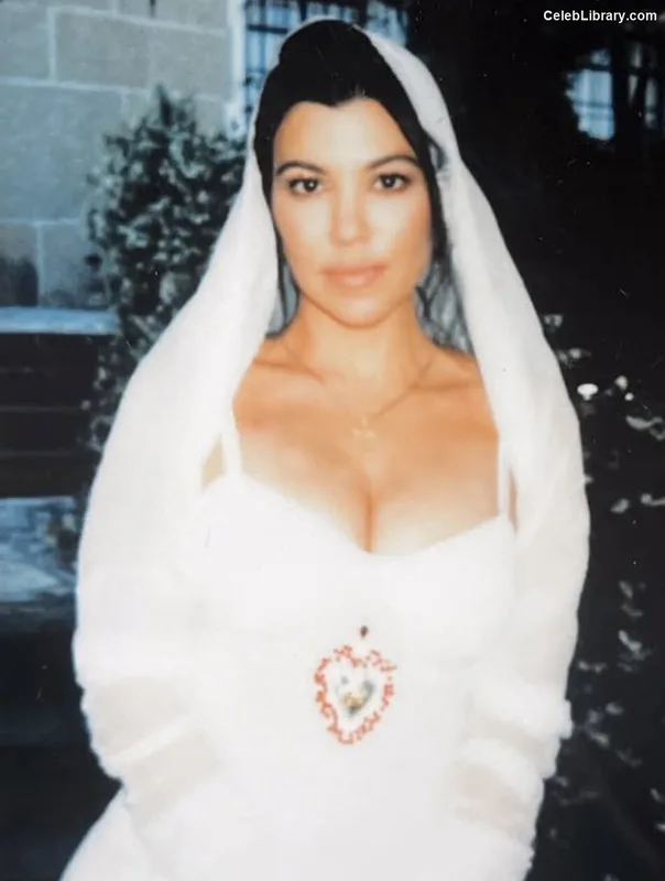 Kourtney Kardashian photo 11 of 603