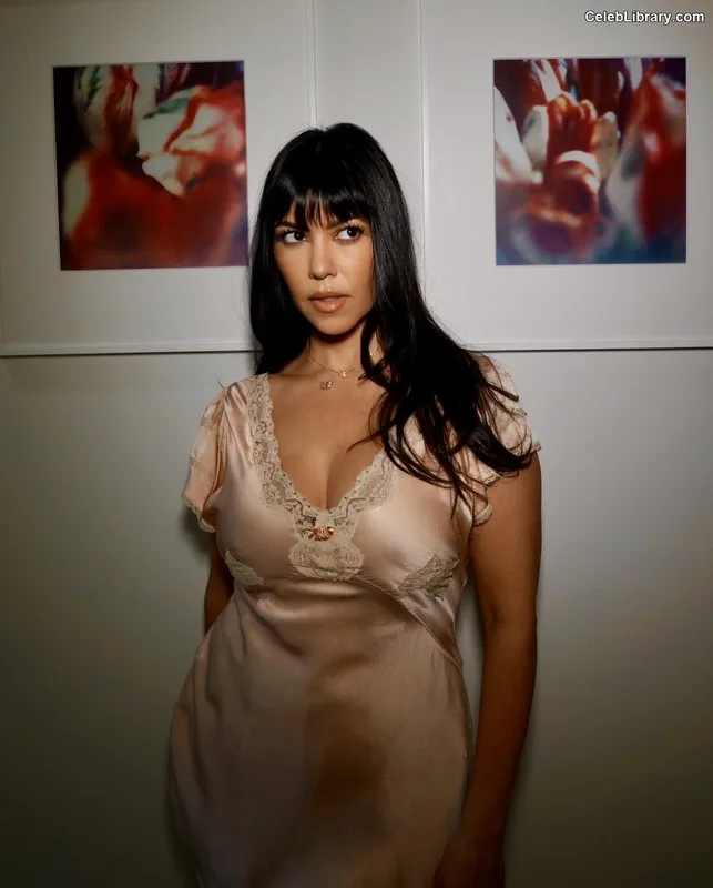 Kourtney Kardashian photo 14 of 603