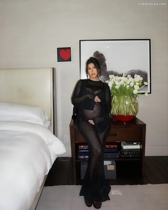 Kourtney Kardashian photo 19 of 603