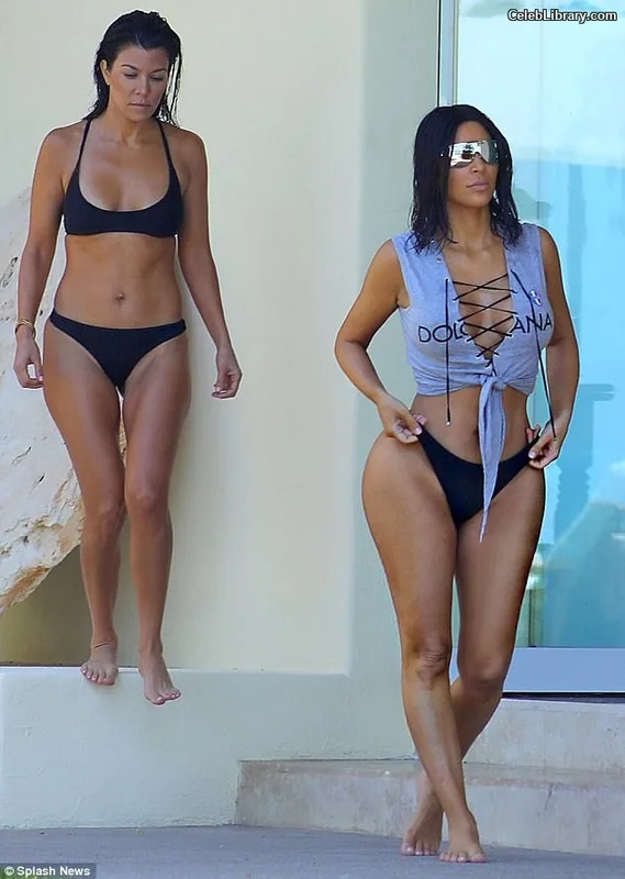 Kourtney Kardashian photo 22 of 603