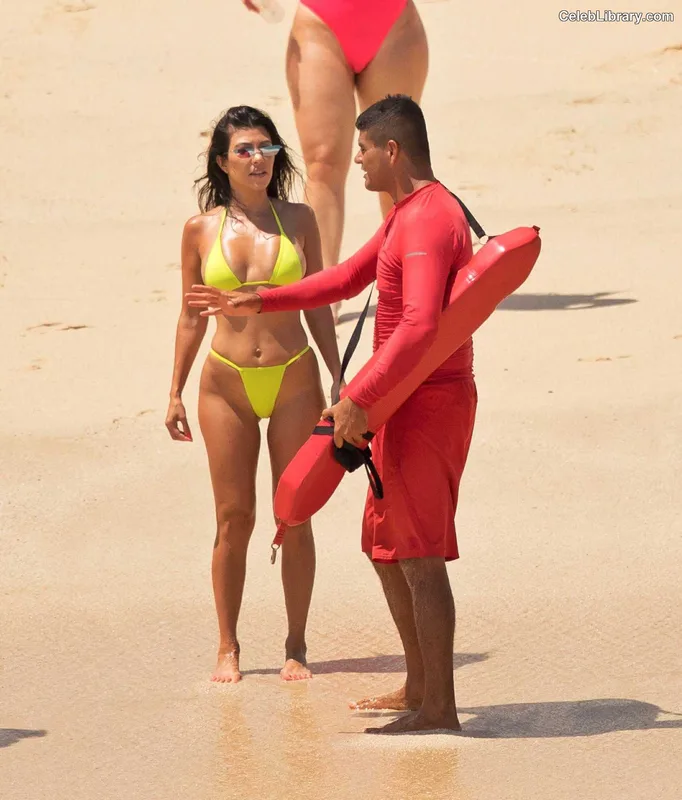 Kourtney Kardashian photo 24 of 603