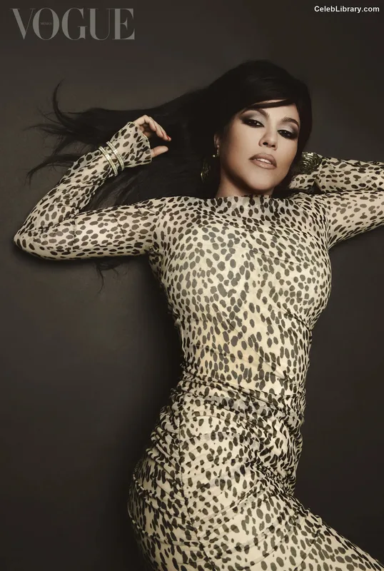 Kourtney Kardashian photo 8 of 603
