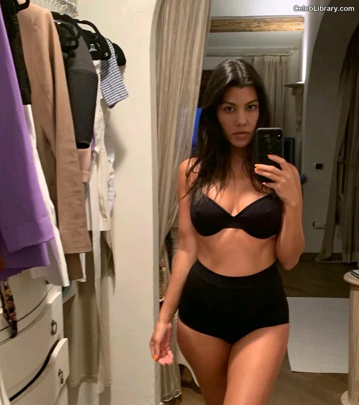 Kourtney Kardashian photo 9 of 603