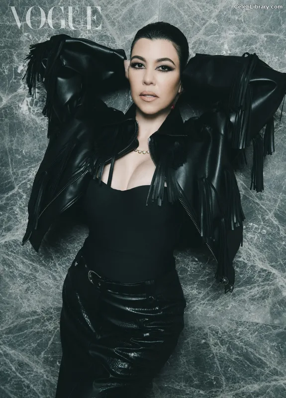 Kourtney Kardashian photo 7 of 603