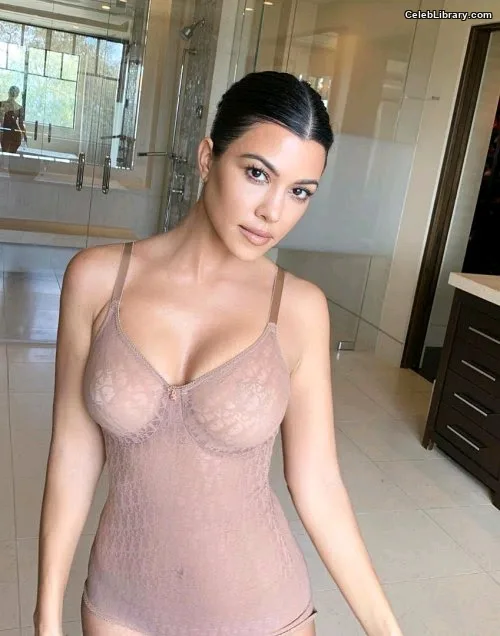 Kourtney Kardashian photo 9 of 603