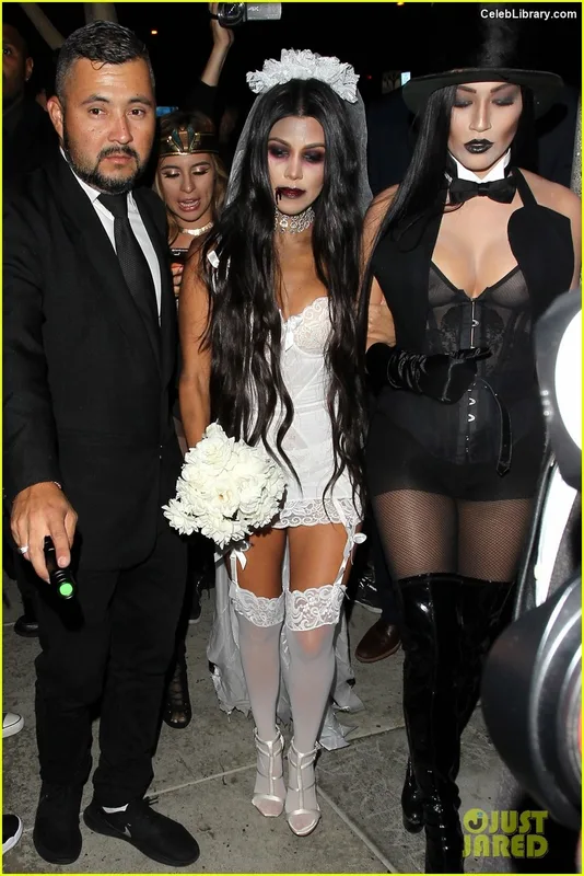 Kourtney Kardashian photo 13 of 603