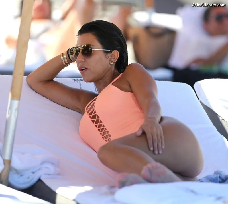 Kourtney Kardashian photo 15 of 603