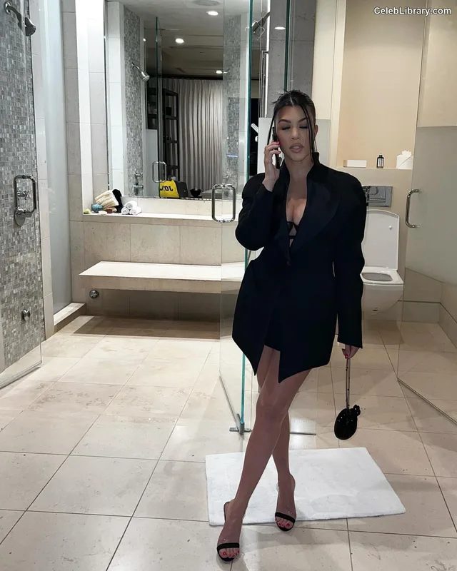 Kourtney Kardashian photo 19 of 603