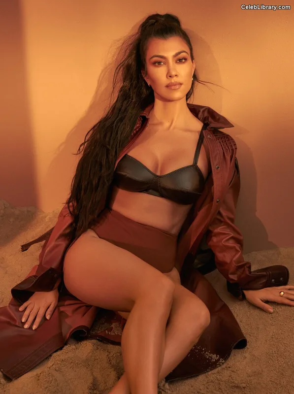 Kourtney Kardashian photo 19 of 603