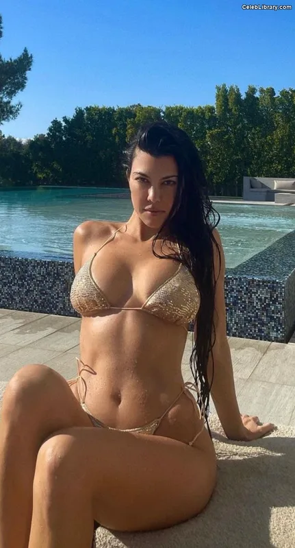 Kourtney Kardashian photo 9 of 603