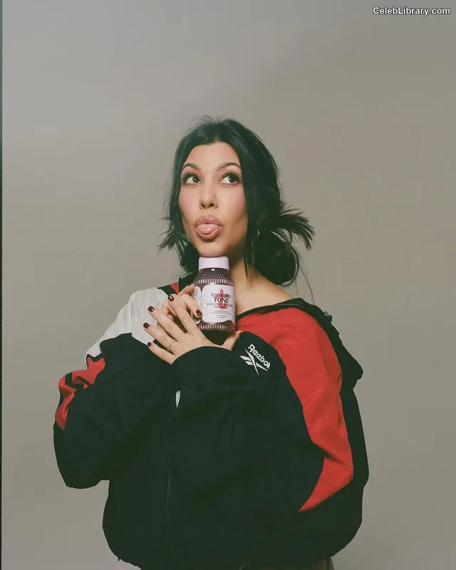 Kourtney Kardashian photo 15 of 603