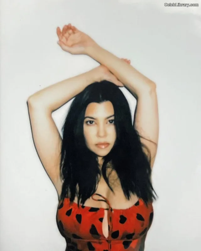 Kourtney Kardashian photo 16 of 603