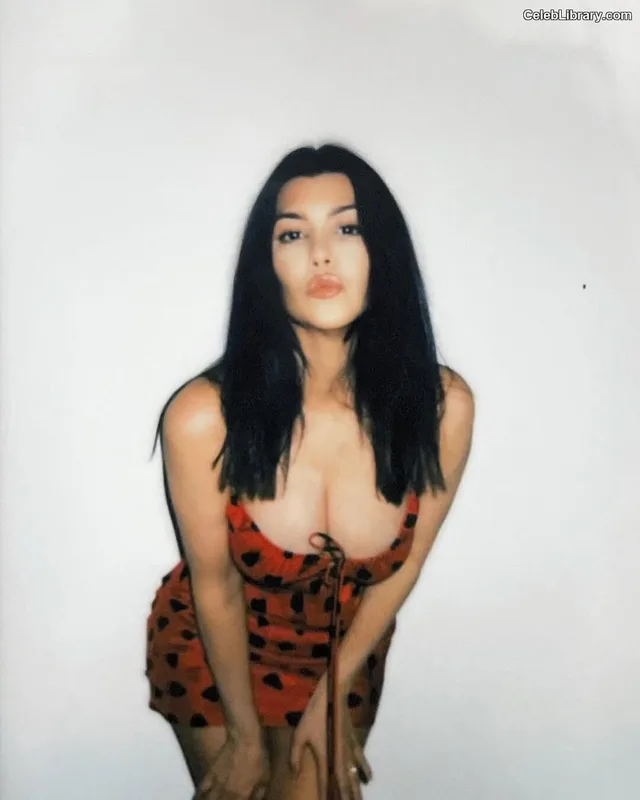 Kourtney Kardashian photo 17 of 603