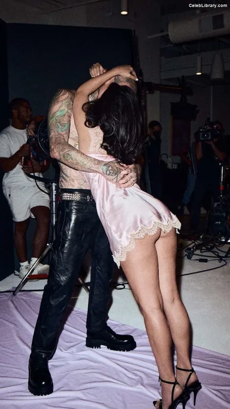 Kourtney Kardashian photo 20 of 603