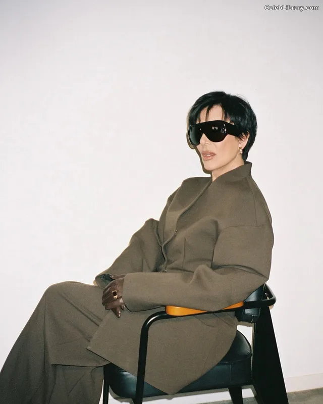Kris Jenner photo 11 of 70