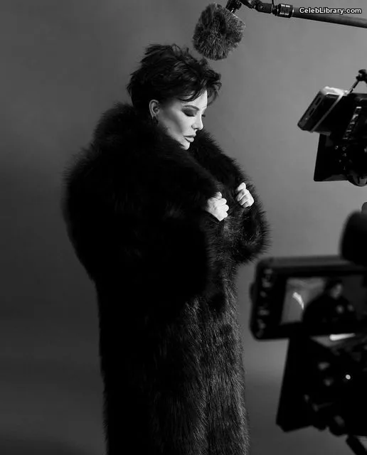 Kris Jenner photo 10 of 70