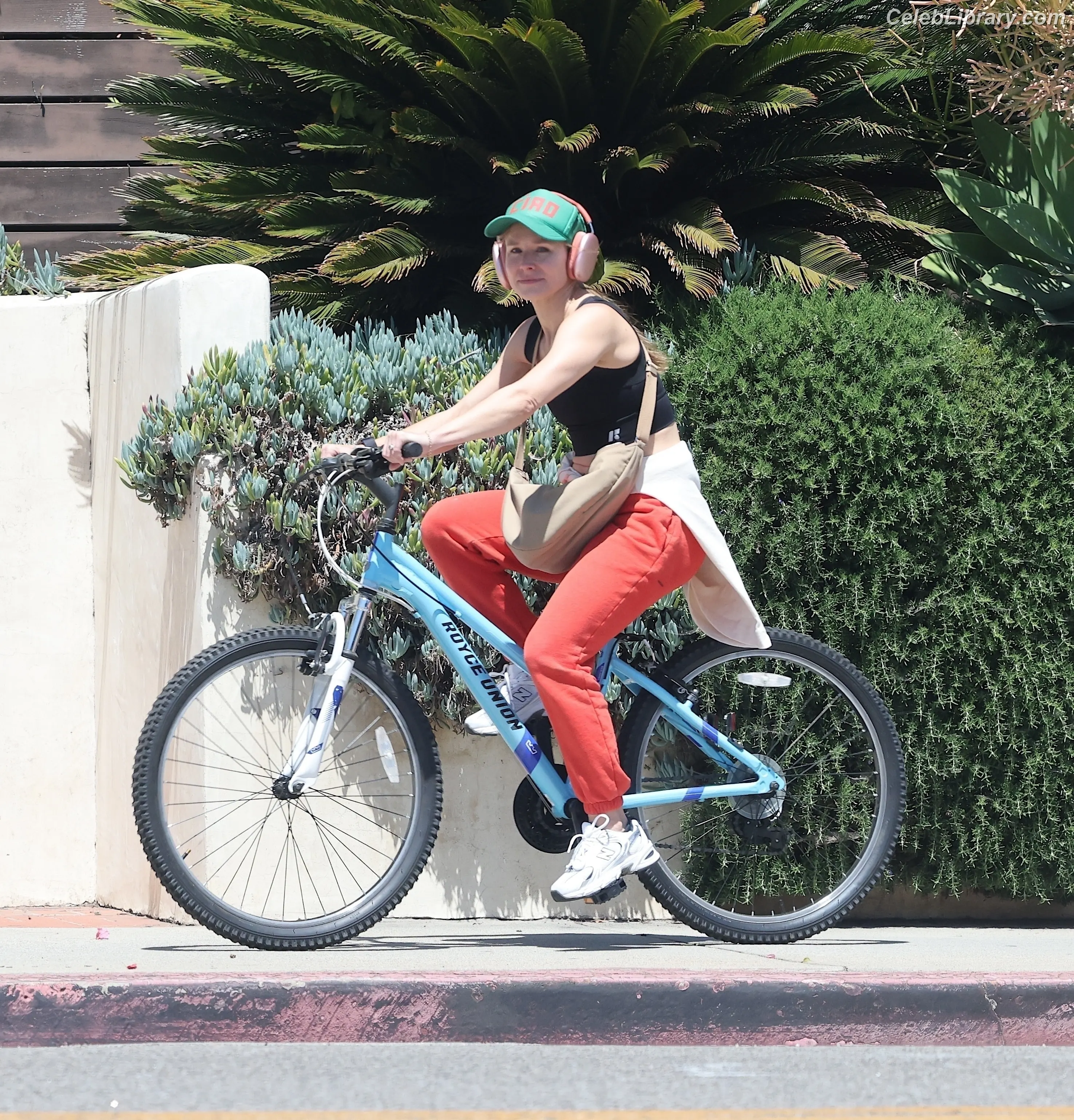 Kristen Bell photo 9 of 702