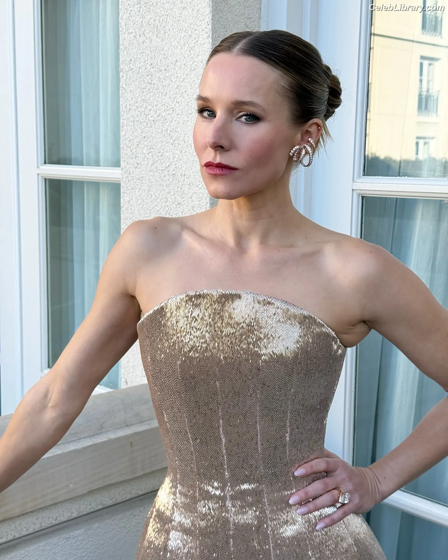 Kristen Bell photo 1 of 702
