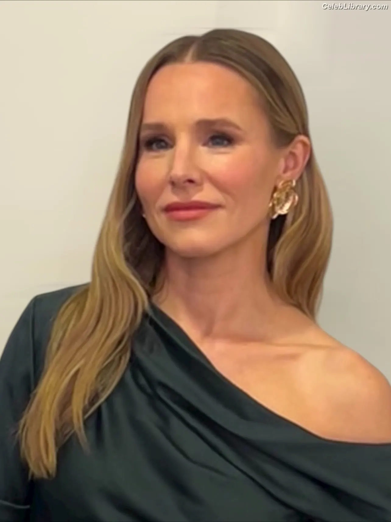 Kristen Bell photo 5 of 702