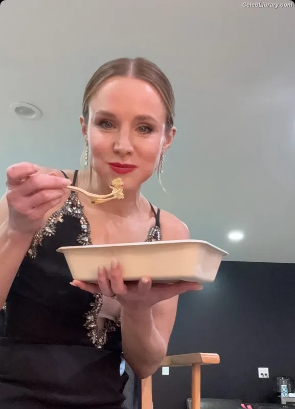 Kristen Bell photo 19 of 703