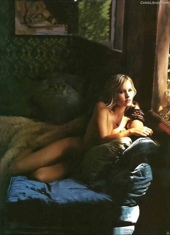 Kristen Bell photo 10 of 703