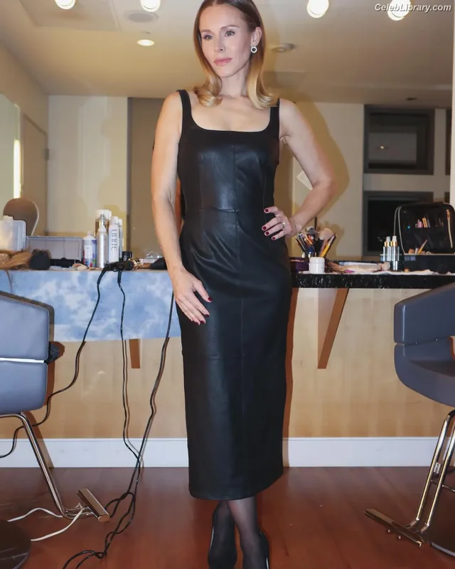 Kristen Bell photo 1 of 703
