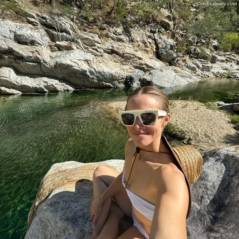 Kristen Bell photo 8 of 703