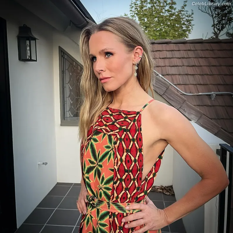 Kristen Bell photo 12 of 703