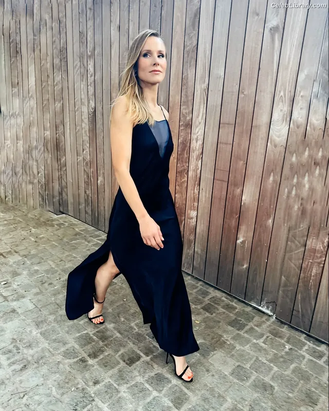 Kristen Bell photo 19 of 703