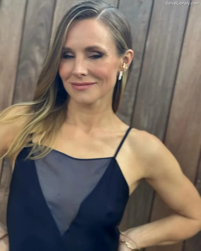 Kristen Bell photo 22 of 703