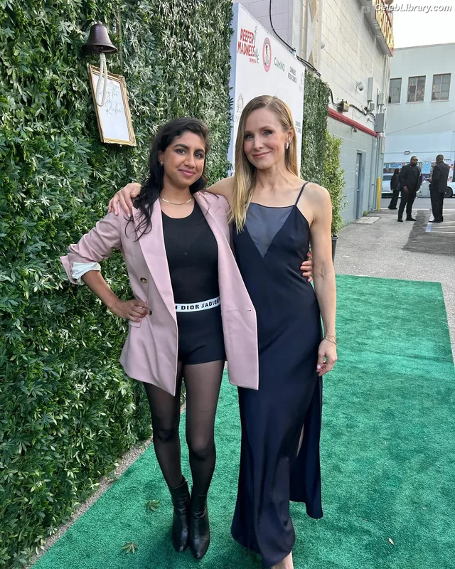 Kristen Bell photo 1 of 703