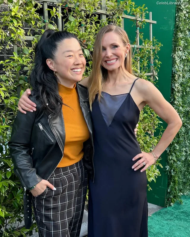 Kristen Bell photo 2 of 703