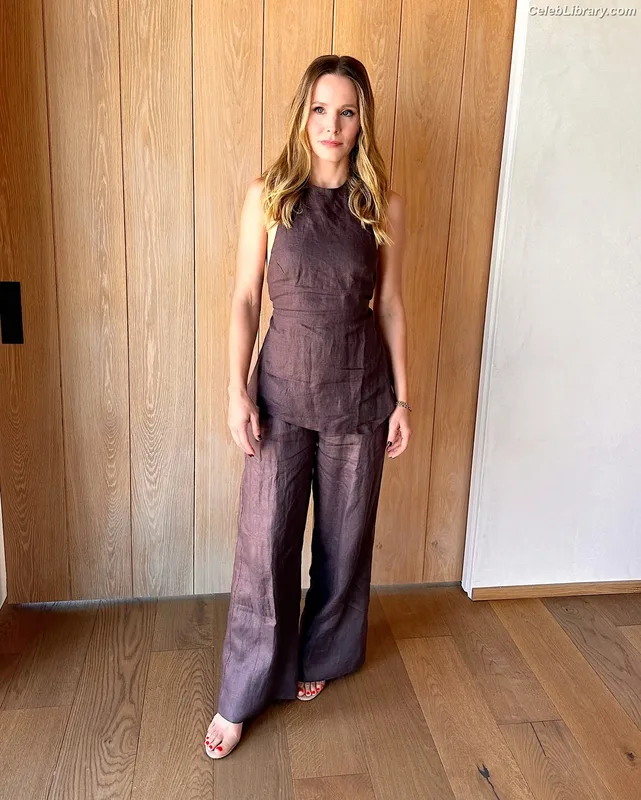 Kristen Bell photo 4 of 703