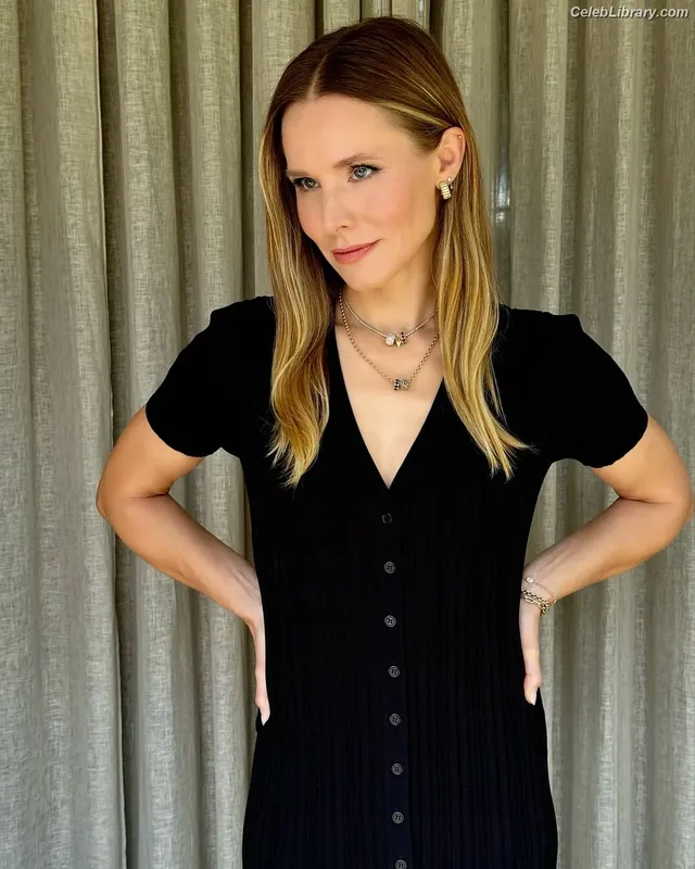 Kristen Bell photo 9 of 703
